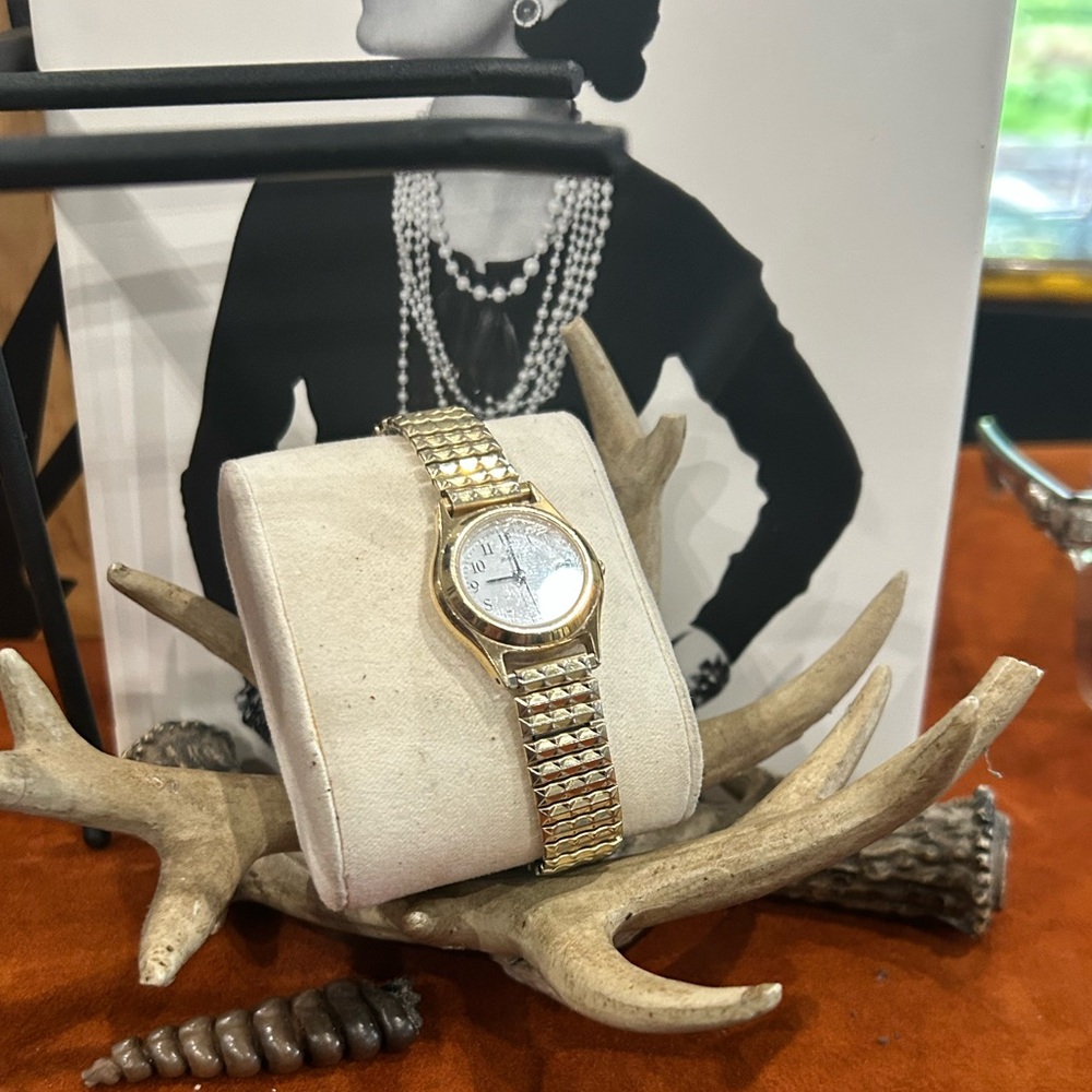 Signet Gold‎ stretchy Watch